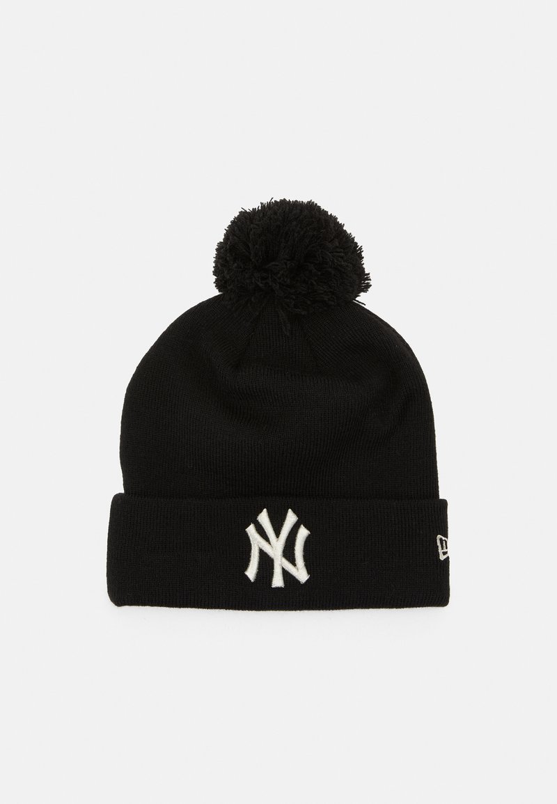 Bonnet en tricot noir avec un pompon sur le dessus, arborant un logo brodé des New York Yankees en blanc à l'avant. Texture douce, design à revers.