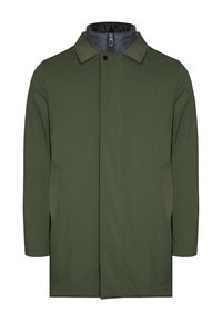 Cappotto esterno verde oliva, caratterizzato da un colletto alto, chiusura frontale con bottoni, tasche laterali e una texture liscia. Fodera interna in grigio scuro.