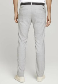 TOM TAILOR DENIM MELANGE WITH BELT - Pantalones chinos - silver grey check