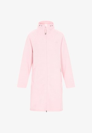 Světle růžový dlouhý kabát s kapucí a plným zipem, dvěma bočními kapsami a texturovanou tkaninou. Má vysoký límec a minimální branding.