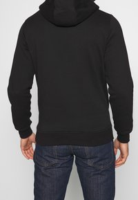 Mister Tee Jersey con capucha - black