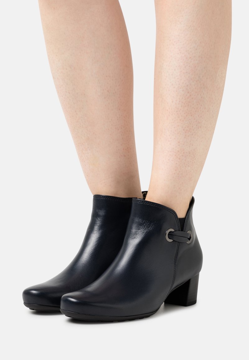 gabor comfort ankle boots