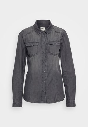 Camicia button-up grigio scuro con maniche lunghe, due tasche sul petto e colletto strutturato. Realizzata in denim con una texture liscia.