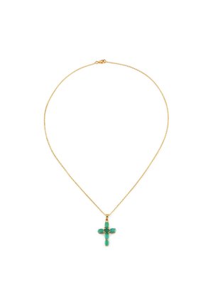 Gouden ketting met een groene edelstenen kruis hanger met vier ronde en langwerpige stenen, benadrukt door gouden accenten.