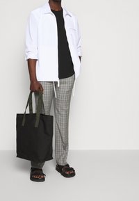 JOOP! Jeans Jednoduché tričko - black