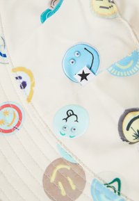 Thumbnail Image 3