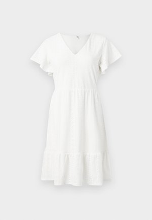 Robe blanche avec un col en V, des manches courtes à volants et un ourlet à volants en étages. Dispose de détails en broderie anglaise texturée sur l'ensemble.