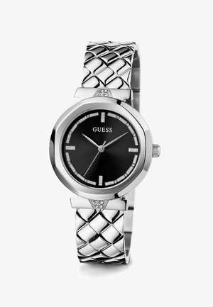 Reloj Guess plateado con una pulsera de metal trenzado texturizada, esfera negra redonda y acentos de cristal marcando las horas. Diseño elegante y moderno.