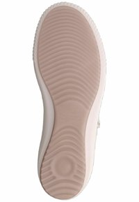 Sole boty s hladkým, měkkým růžovým gumovým základem, který má vlnitý vzor podrážky, navržený pro přilnavost a pohodlí.