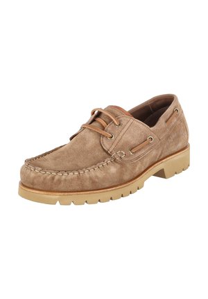 Zapato náutico de ante marrón con cordones, suela resistente beige y detalles cosidos alrededor de la puntera y los laterales.