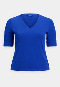 Jasnomodrý krátky rukáv dámskeho trička s výstrihom do V a dvojitým lemom na rukávoch, zobrazený na jednoduchom bielom pozadí.