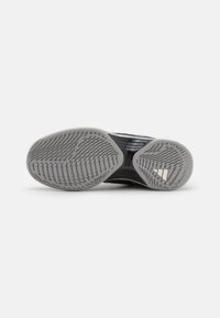 adidas Performance AVACOURT - Chaussures de tennis toutes surfaces - core black/silver metalic/grey two