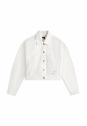 Hvid cropped denimjakke med lange ærmer, knaplukning foran, to brystlommer og et lille logo-patch på den ene lomme.