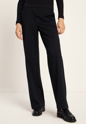 MIT GERADEM BEIN - Trousers - black