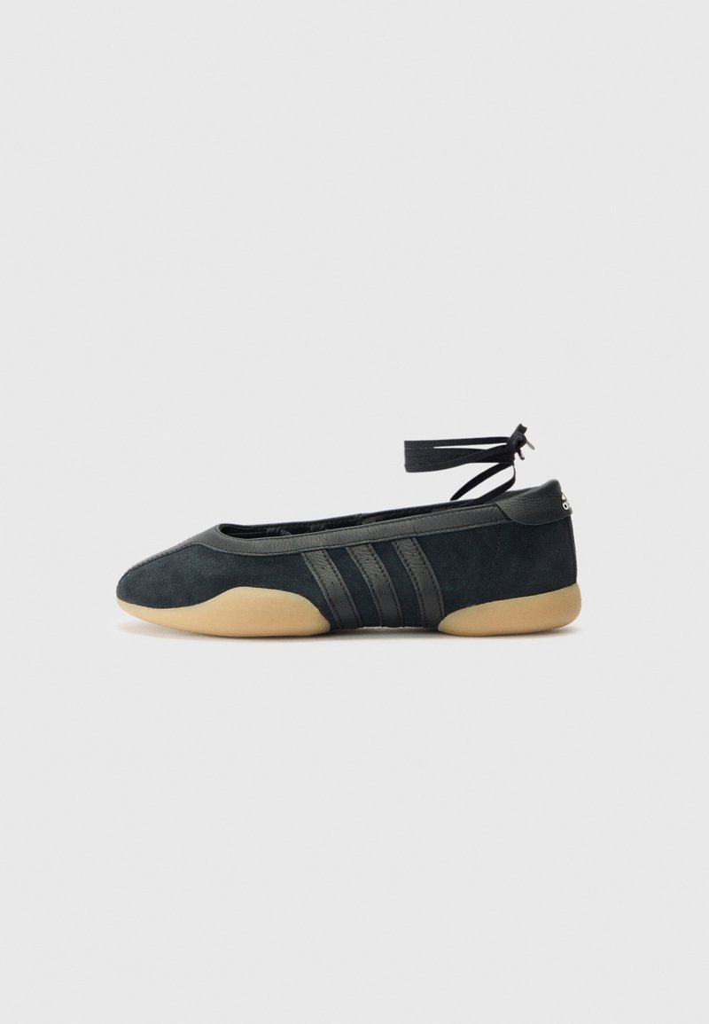 adidas Originals TAEKWONDO MEI BALLET - Bailarinas con hebilla - core black/ftwr white/gum 3