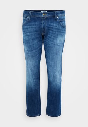 Blauwe denim rechte pijpen jeans met vervaagde wasdetails, vijf-pocket stijl en knoopsluiting op een witte achtergrond.