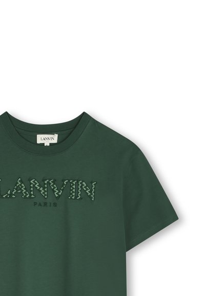 Tamnozeleni pamučni majica s prikazom "LANVIN" loga u uzorkastom vezu, s okruglim izrezom i kratkim rukavima.