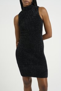 Vestido preto, sem mangas, com um decote alto. Feito de um tecido texturizado e cintilante. Design justo com uma bainha curta.