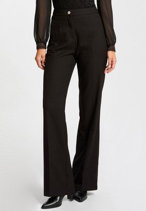 Pantalons noirs taille haute avec un design à jambe large. Fabriqués dans un tissu lisse, avec une fermeture à bouton sur le devant et des poches latérales.