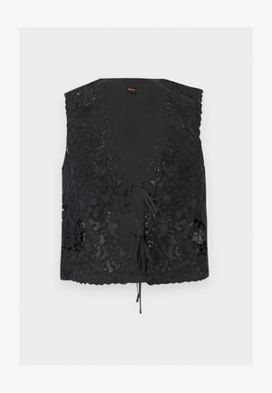 Μαύρο αμάνικο γιλέκο με επικάλυψη φλοράλ δαντέλας, βαθύ V-λαιμό και μπροστινά κλεισίματα με κορδόνι σε μονόχρωμο φόντο.