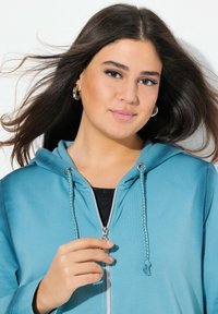 Ulla Popken DECORATIVE SEAM HOODIE - Felpa con zip - light teal