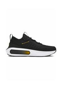 Chaussure de sport noire avec une tige en tricot, semelle intermédiaire blanche, accents jaunes et noirs, et une semelle rembourrée avec un pod d'air visible.