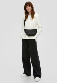 s.Oliver HOBO czarny