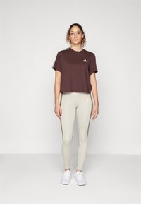adidas Sportswear ESSENTIALS 3 STRIPES SINGLE CROPPED - Print T-shirt - shadow brown