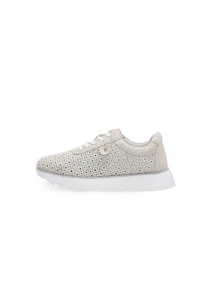 Lichtbeige veter sneaker met geperforeerd bloemenpatroon, gevoerde kraag en dikke witte zool, geschikt voor casual gebruik.
