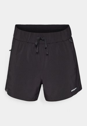 Fato de banho preto feito de tecido leve, com uma cintura elástica, cordão e bolsos laterais para maior funcionalidade.