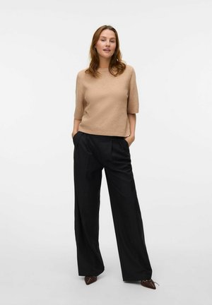 - T-shirt basic