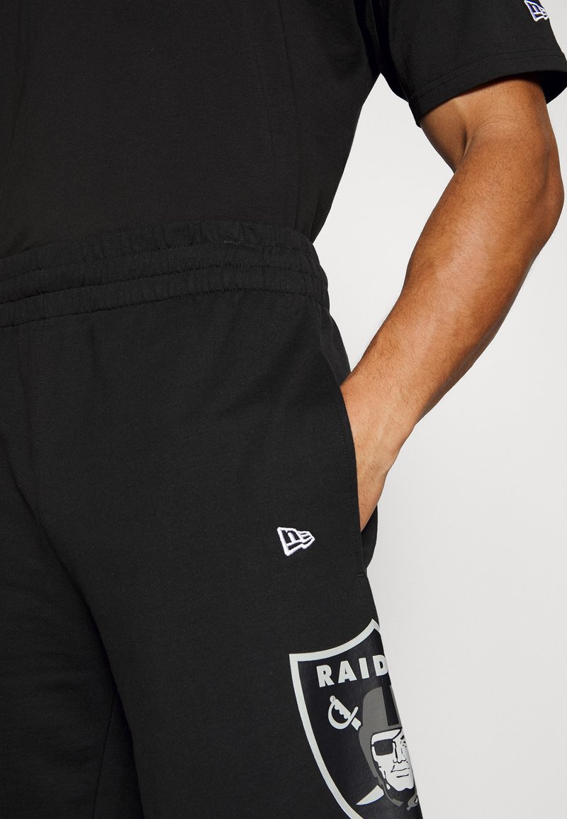 Herren Chino Shorts | New Era NFL LAS VEGAS RAIDERS WASHED PACK TEAM LOGO kurze Sporthose black/schwarz - XL07181 Herren Chino Shorts | New Era NFL LAS VEGAS RAIDERS WASHED PACK TEAM LOGO kurze Sporthose black/schwarz - XL07181