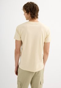 INSIDE Camiseta estampada - beige