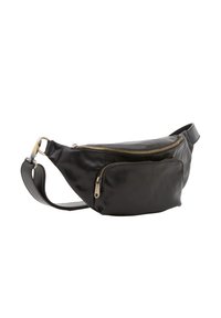 Marsupio in pelle nera con forma arrotondata, dotato di cerniere dorate, un vano principale e una tracolla regolabile. Texture liscia.