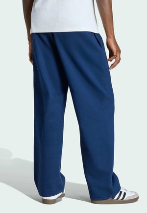 adidas Originals, TREFOIL ESSENTIALS OPEN HEM PANTS - Træningsbukser - night indigo