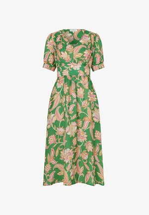 Žalia midi suknelė su rožinės ir smėlio spalvų gėlių raštu, trumpomis pūstomis rankovėmis, V formos iškirpte ir prigludusia liemene.