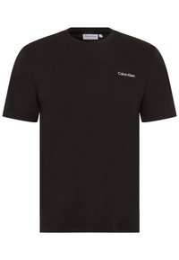 Černé bavlněné tričko s krátkým rukávem. Má kulatý výstřih a malé bílé logo "Calvin Klein" na levé hrudi.