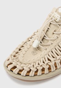 Keen UNEEK CONVERTIBLE UNISEX - Σανδάλια - brown