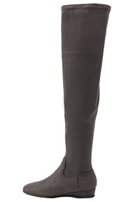 Botas grises por encima de la rodilla hechas de un material suave tipo ante, con suela plana, diseño ajustado y construcción sin costuras.