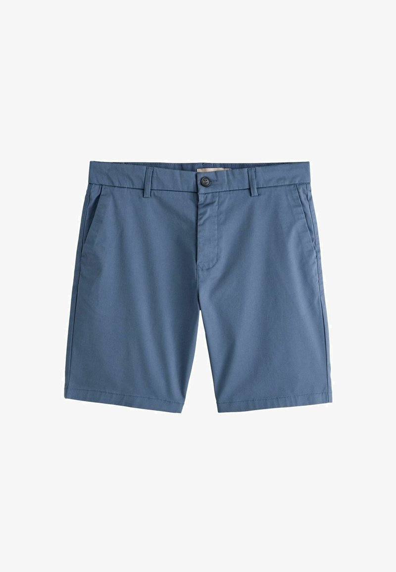 Pantalones cortos azules para hombre hasta la rodilla con cierre frontal de botones, trabillas para cinturón y bolsillos laterales, mostrados sobre un fondo blanco.