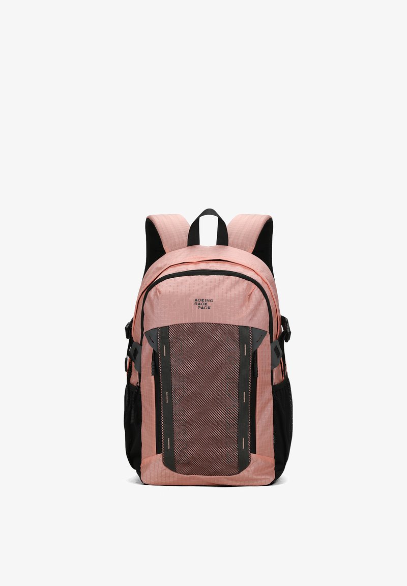 Roze rugzak met gevoerde schouderbanden, een mesh voorvak, zwarte accenten en meerdere opbergcompartimenten voor functionaliteit.