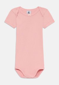 Rosa bomull body med kort erme, rund hals, trykknappåpning i bunnen, og bølget detaljer langs halsen og ermene.