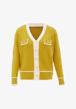 Senfgelbes Strickjacke mit V-Ausschnitt, weißen Akzenten, zwei Brusttaschen und dekorativen Knöpfen. Strukturierter Rippenstoff im gesamten Kleidungsstück.