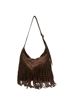Sac à bandoulière en cuir marron avec longues franges et petits clous dorés, doté d'une sangle réglable avec boucle.