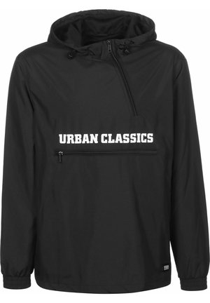 Musta huppari, joka on valmistettu kevyestä kankaasta. Siinä on neljännesvetoketju, etutasku vetoketjulla ja "URBAN CLASSICS" -logo valkoisena.