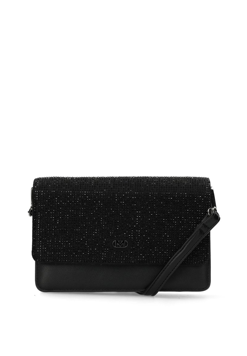 Clutch rettangolare nero con patta testurizzata scintillante e sottile cinturino per il polso, caratterizzato da un piccolo logo metallico al centro anteriore.