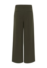 Weite Hose in dunkelolivgrün, aus glattem Stoff. Besitzt einen mittelhohen Bund und zwei Gesäßtaschen.
