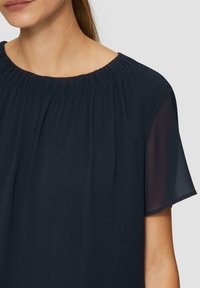 s.Oliver BLACK LABEL AM AUSSCHNITT - Blouse - navy