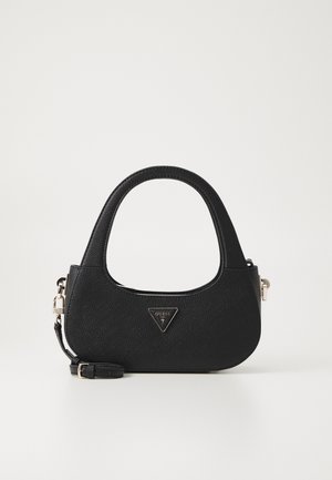 Bolso de tela negro con un asa curvada, que presenta un logotipo triangular y una correa desmontable. Superficie texturizada y diseño minimalista.