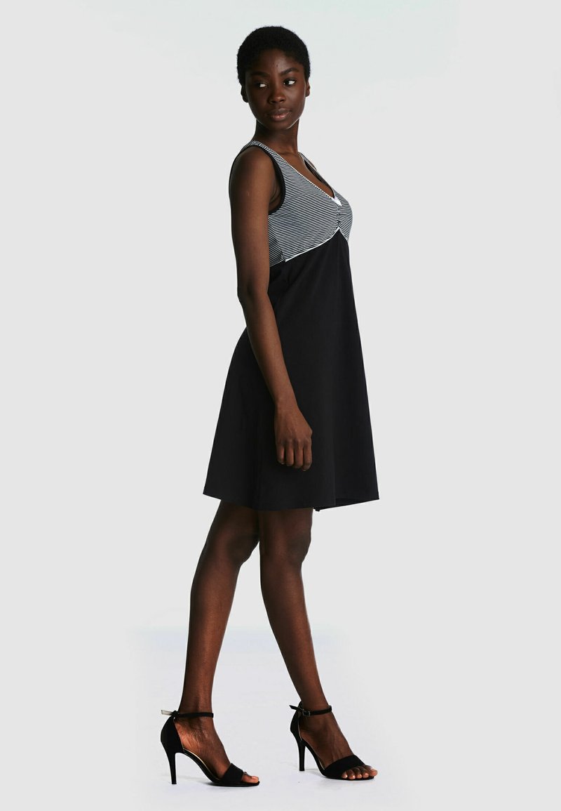 Damen Freizeitkleider | Pussy Deluxe Freizeitkleid schwarz allover/schwarz - OO32612 Damen Freizeitkleider | Pussy Deluxe Freizeitkleid schwarz allover/schwarz - OO32612